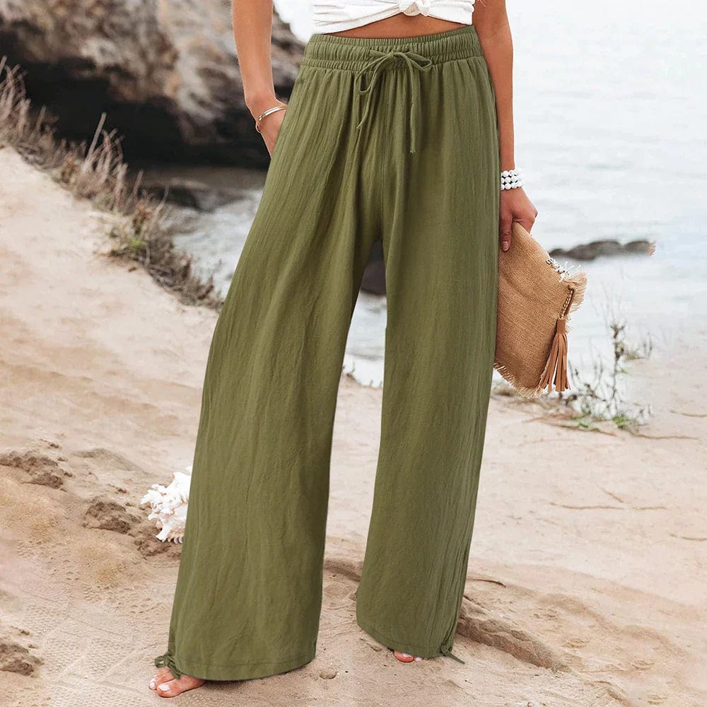 Deze broek biedt niet alleen een moeiteloos chique uitstraling, maar ook ultiem draagcomfort, waardoor het een essentieel kledingstuk is voor je zomergarderobe.