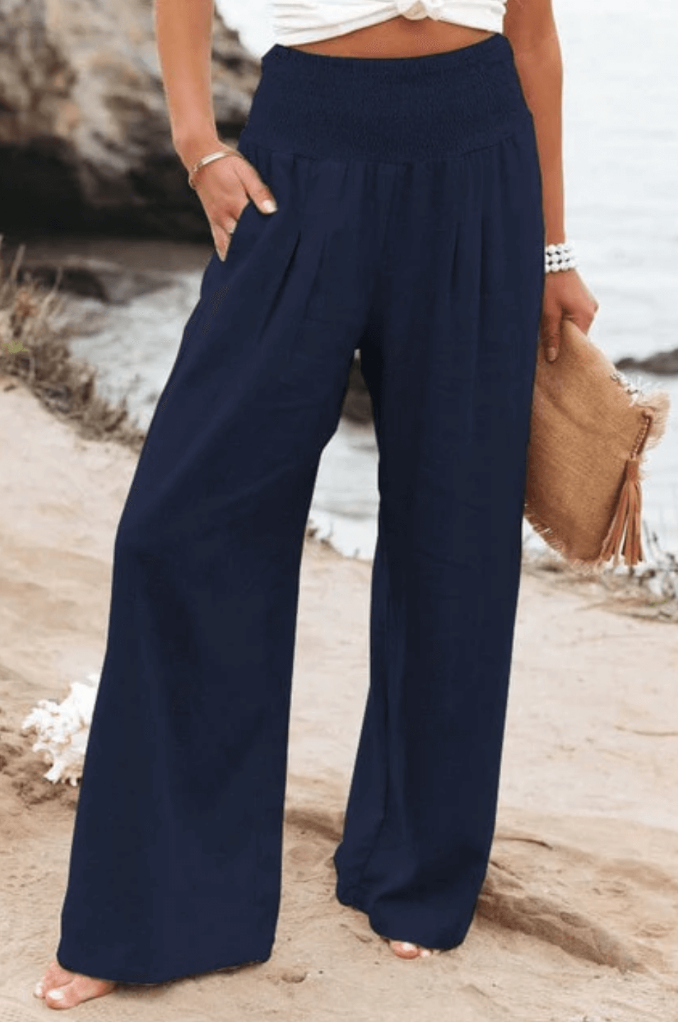Deze zomerse palazzo broek combineert een luchtige pasvorm met een boho-chique uitstraling, perfect voor elke zomerse gelegenheid.
