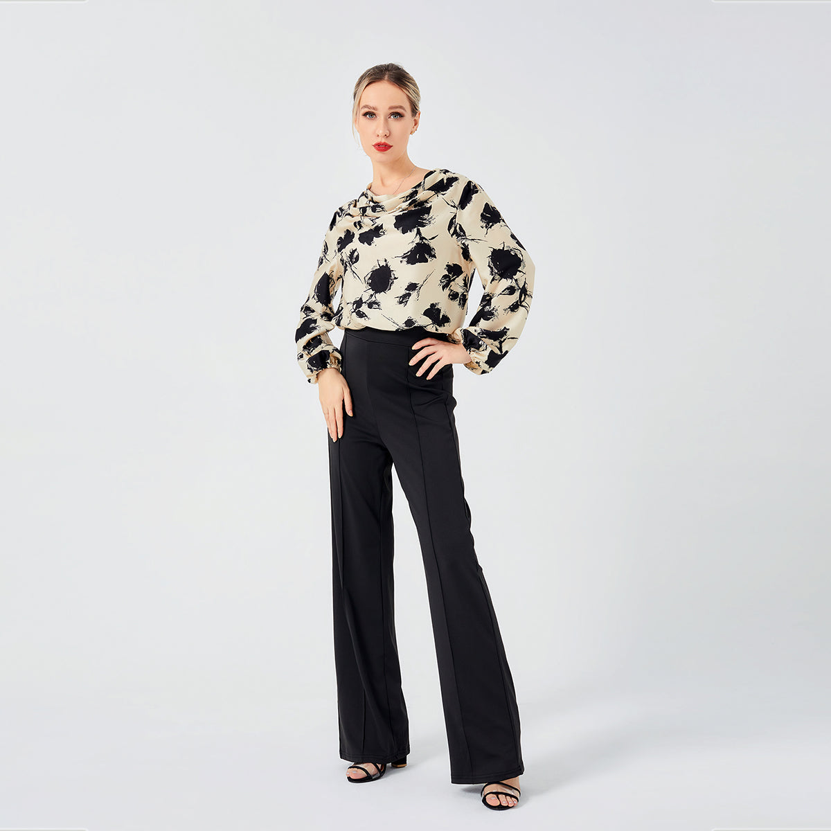  Ideaal voor warmere dagen, deze blouse tilt je stijl naar een hoger niveau terwijl je geniet van ongeëvenaard draagcomfort. 