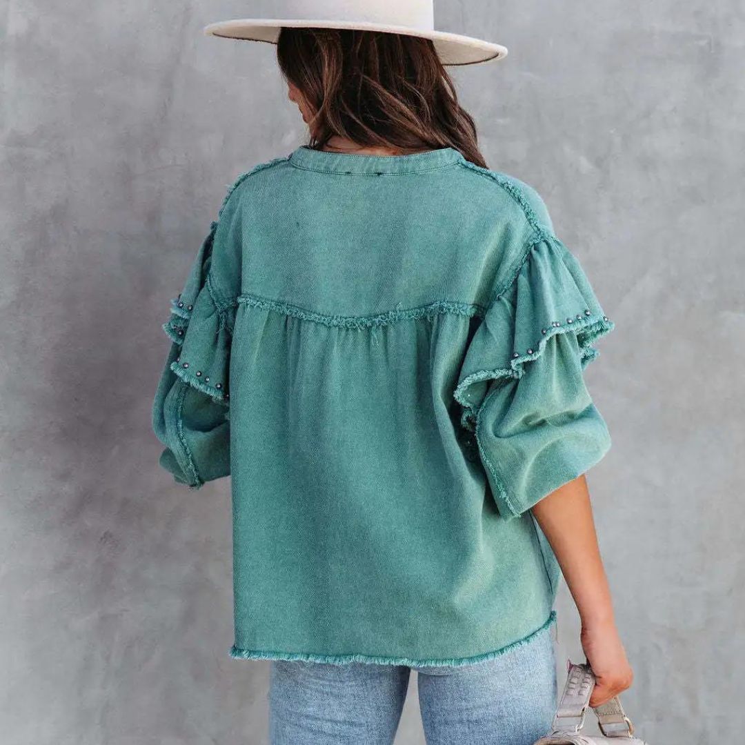 Met zijn trendy oversized pasvorm en duurzame denim stof is dit zomerjasje een must-have.