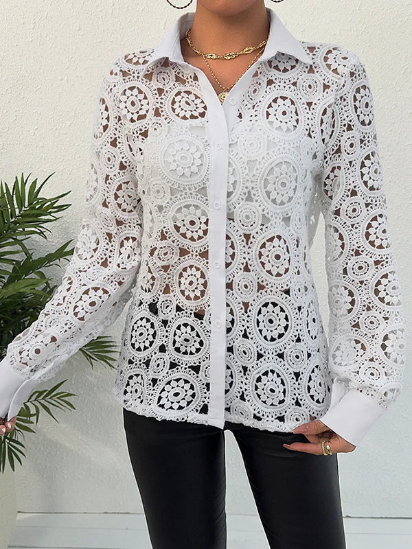 Model draagt witte kanten dames blouse top doorzichtige kanten overhemdtop met lange mouwen enkele rij knopen ademende zakelijk werkblouse vrouwen