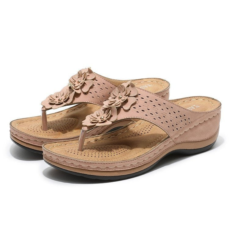 Deze sandalen bieden een ideale combinatie van luchtigheid en elegantie, ontworpen om je voeten koel en trendy te houden.