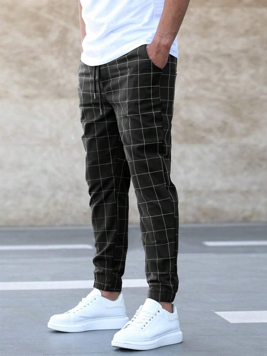 Deze pantalon combineert moeiteloos stijl en comfort, waardoor het een must-have is voor elke moderne garderobe.