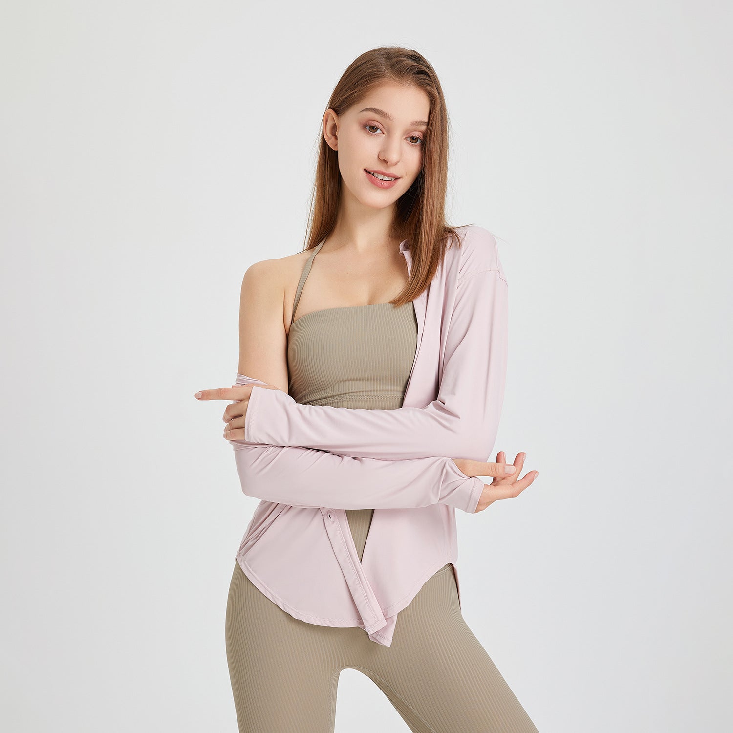 Deze blouse combineert tijdloze stijl met ultiem comfort, waardoor het perfect is voor warme dagen en veelzijdig genoeg voor diverse gelegenheden.