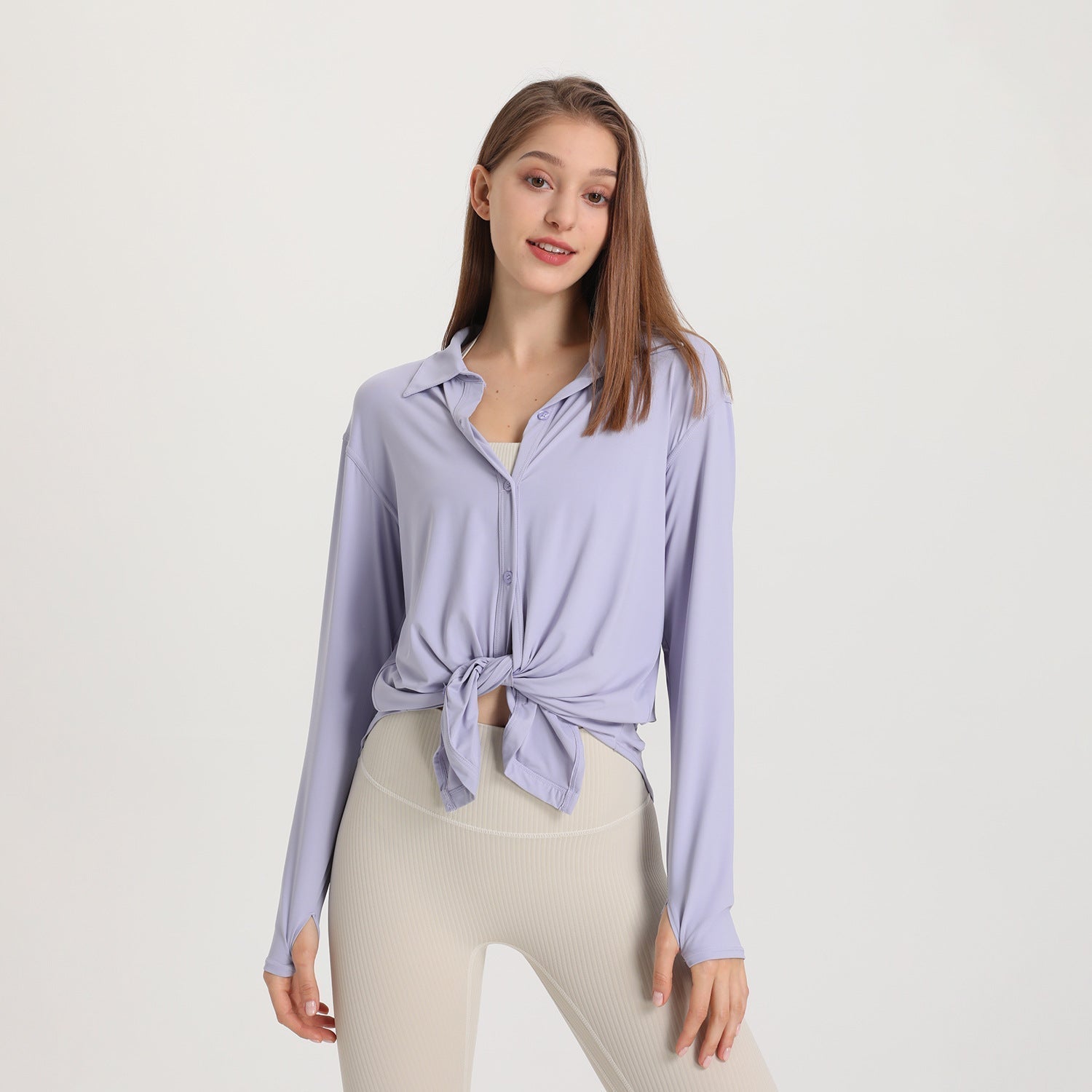 Deze blouse combineert tijdloze stijl met ultiem comfort, waardoor het perfect is voor warme dagen en veelzijdig genoeg voor diverse gelegenheden.