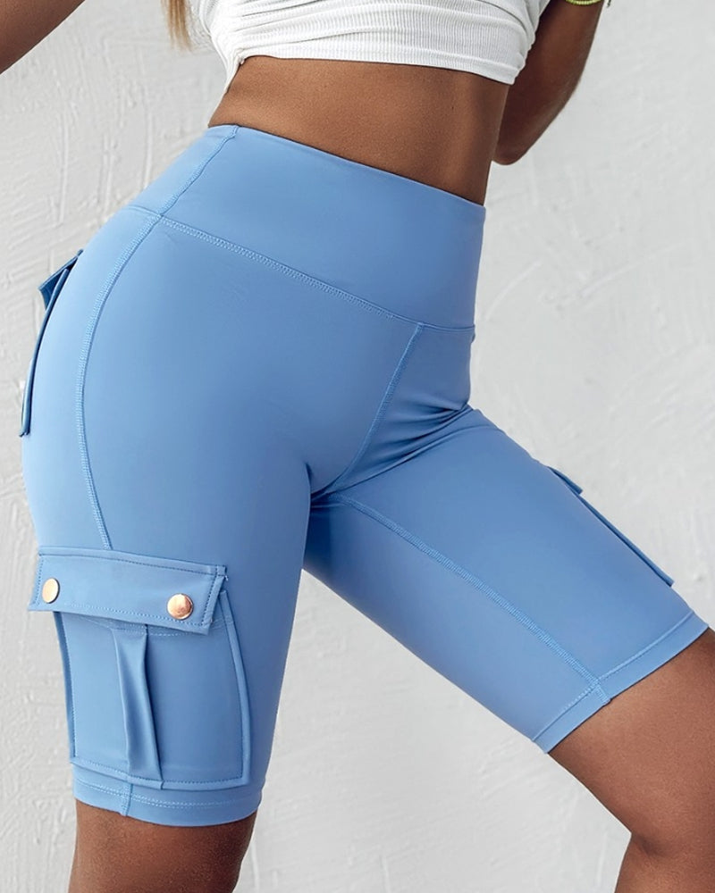 Deze shorts zijn ontworpen voor dames die op zoek zijn naar zowel functionaliteit als flair in hun zomergarderobe.