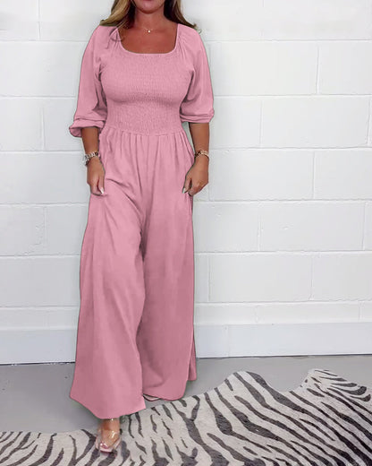 Deze jumpsuit biedt een tijdloze en chique look, perfect voor elke gelegenheid, van casual uitstapjes tot zomerse avonden.