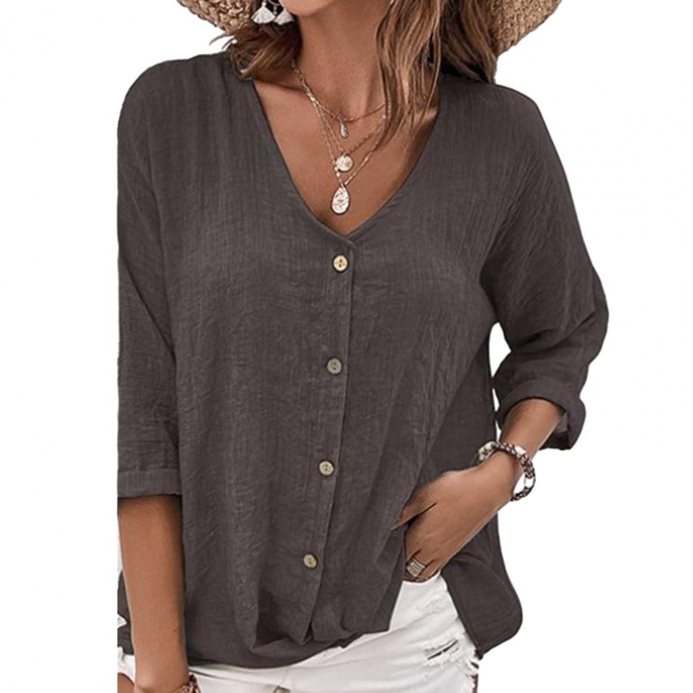 Deze blouse combineert een luchtige stof met een trendy ontwerp, waardoor het een must-have is voor warme dagen.