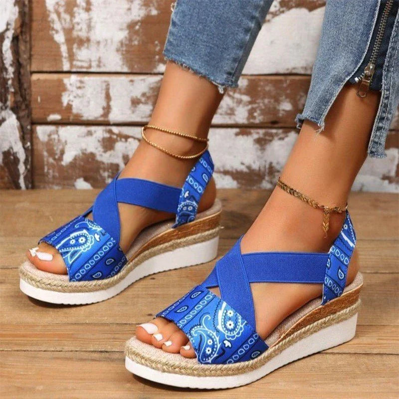 Deze sandalen combineren een trendy boho-chic uitstraling met het comfort van orthopedische ondersteuning en een hoge zool, waardoor ze perfect zijn voor dagelijks gebruik tijdens de warmere maanden.