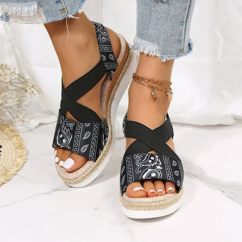 Deze sandalen combineren een trendy boho-chic uitstraling met het comfort van orthopedische ondersteuning en een hoge zool, waardoor ze perfect zijn voor dagelijks gebruik tijdens de warmere maanden.