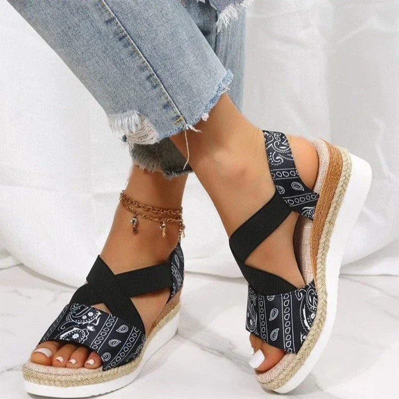 Deze sandalen combineren een trendy boho-chic uitstraling met het comfort van orthopedische ondersteuning en een hoge zool, waardoor ze perfect zijn voor dagelijks gebruik tijdens de warmere maanden.