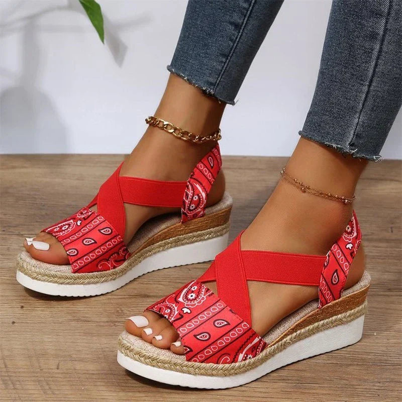 Deze sandalen combineren een trendy boho-chic uitstraling met het comfort van orthopedische ondersteuning en een hoge zool, waardoor ze perfect zijn voor dagelijks gebruik tijdens de warmere maanden.