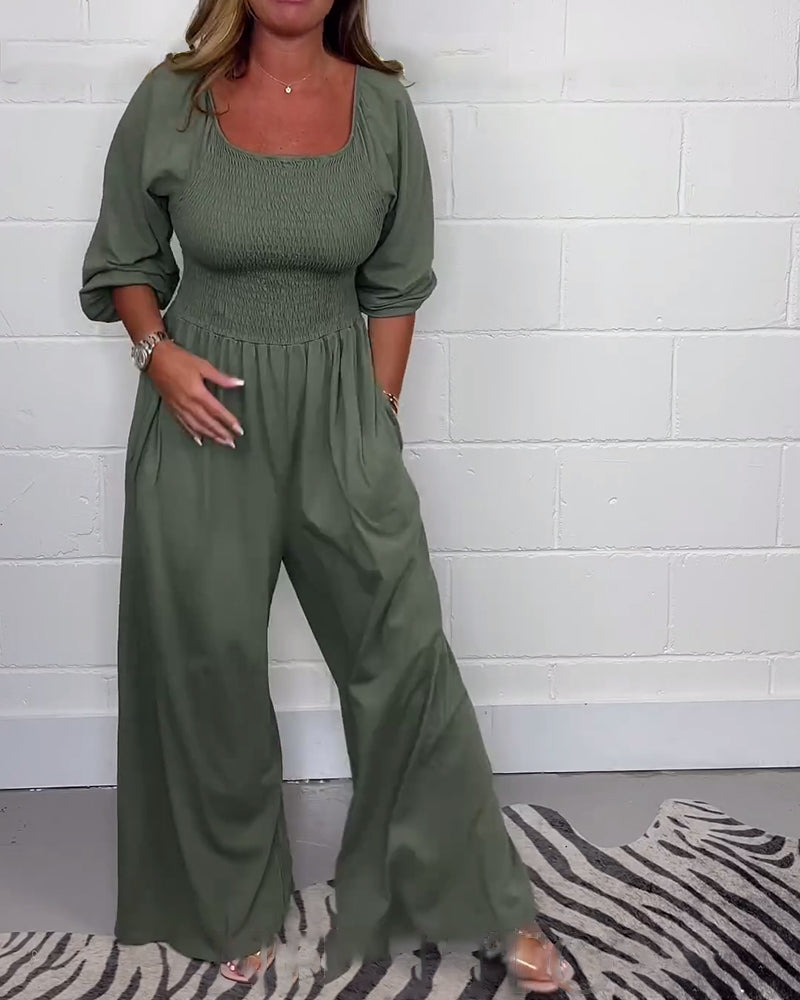 Deze jumpsuit biedt een tijdloze en chique look, perfect voor elke gelegenheid, van casual uitstapjes tot zomerse avonden.