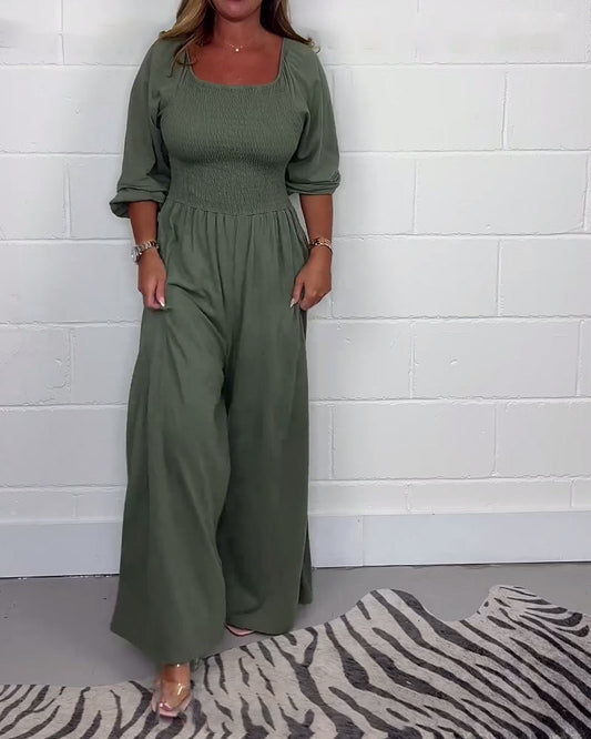 Deze jumpsuit biedt een tijdloze en chique look, perfect voor elke gelegenheid, van casual uitstapjes tot zomerse avonden.