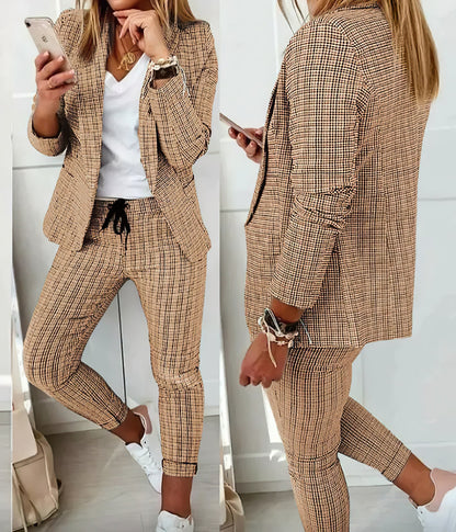 model draagt tweedelige geruite blazer set damespak zakelijke set business suit vrouwenpak met stretch en casual