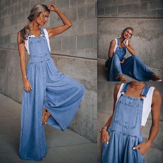 Model draagt denim jumpsuit zomerse overall denim tuinbroek met wijde pijp blauw