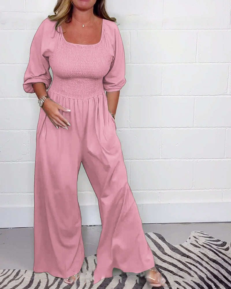 Deze jumpsuit biedt een tijdloze en chique look, perfect voor elke gelegenheid, van casual uitstapjes tot zomerse avonden.