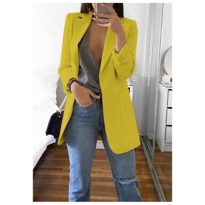 Deze blazer voegt een vleugje kleur toe aan je outfit terwijl het je beschermt tegen frissere avonden en binnenruimtes.