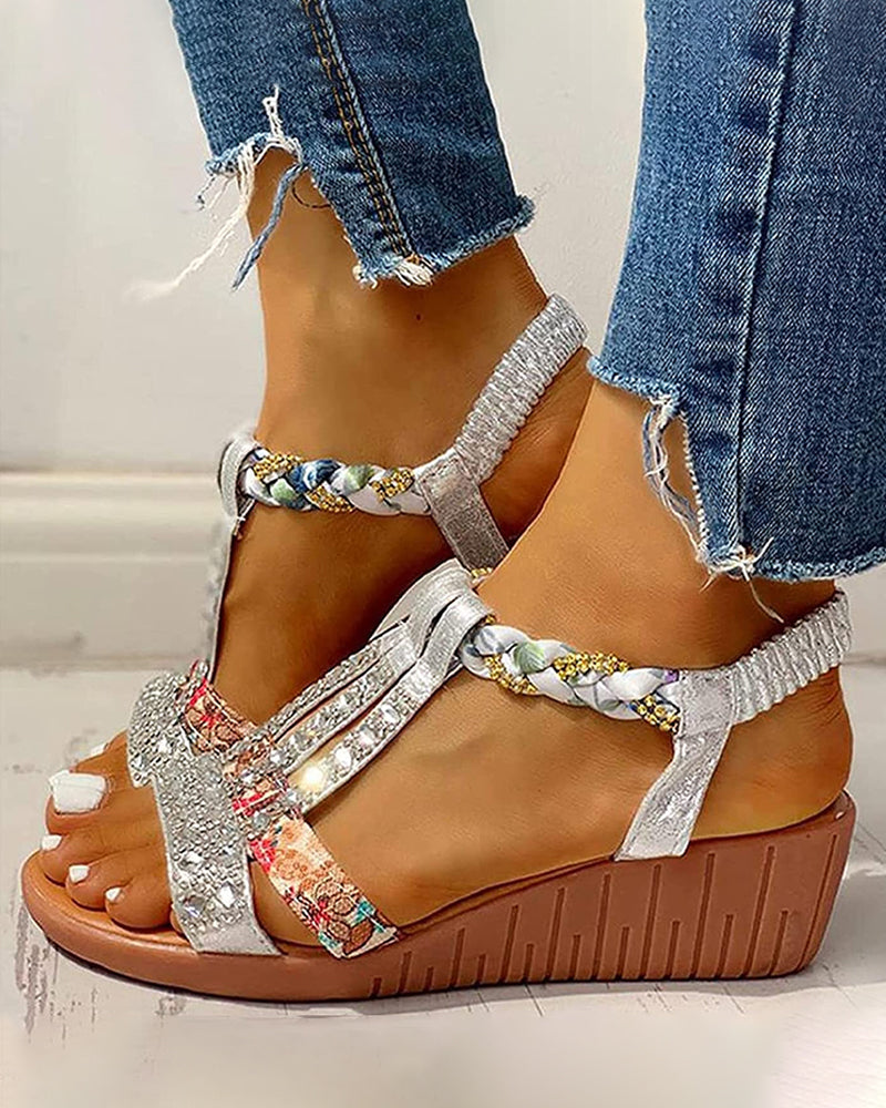 Deze sandalen combineren een modieuze boho-look met de ondersteuning en het comfort van orthopedisch ontworpen schoeisel.