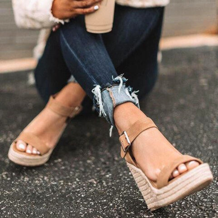 Casual sandalen met T-band en sleehak voor dames