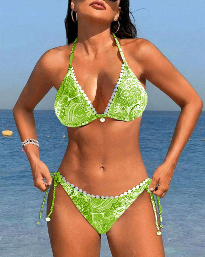 Deze bikini biedt een flatterende pasvorm en een trendy ontwerp dat je zelfvertrouwen een boost geeft.