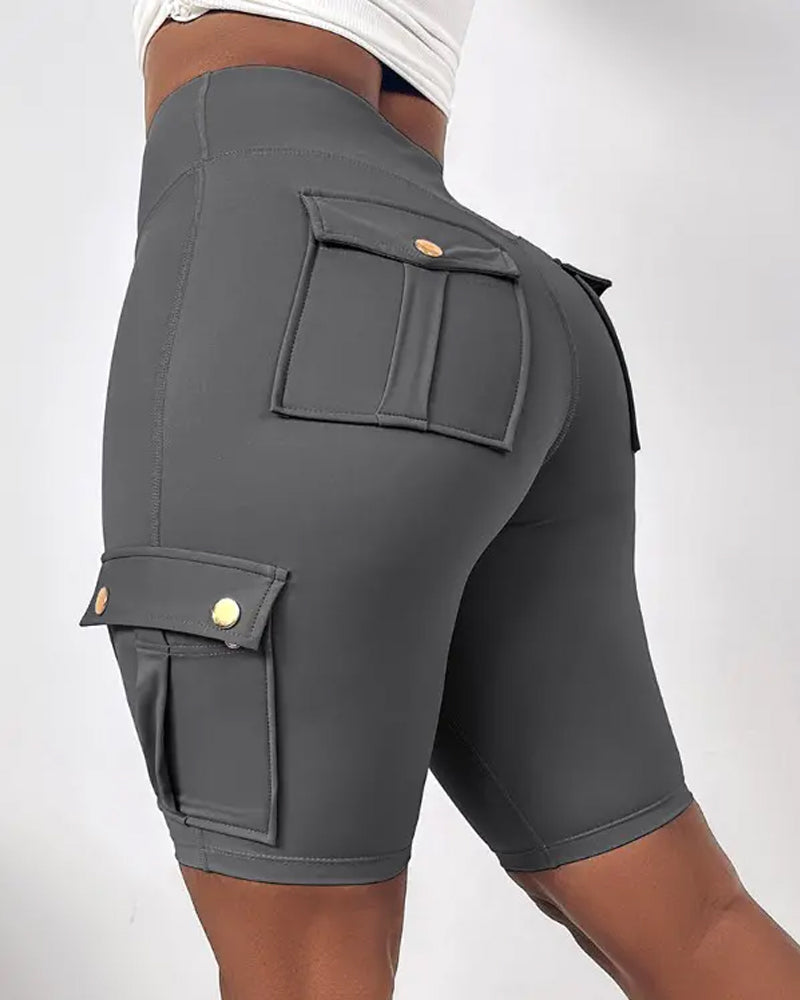 Deze shorts zijn ontworpen voor dames die op zoek zijn naar zowel functionaliteit als flair in hun zomergarderobe.