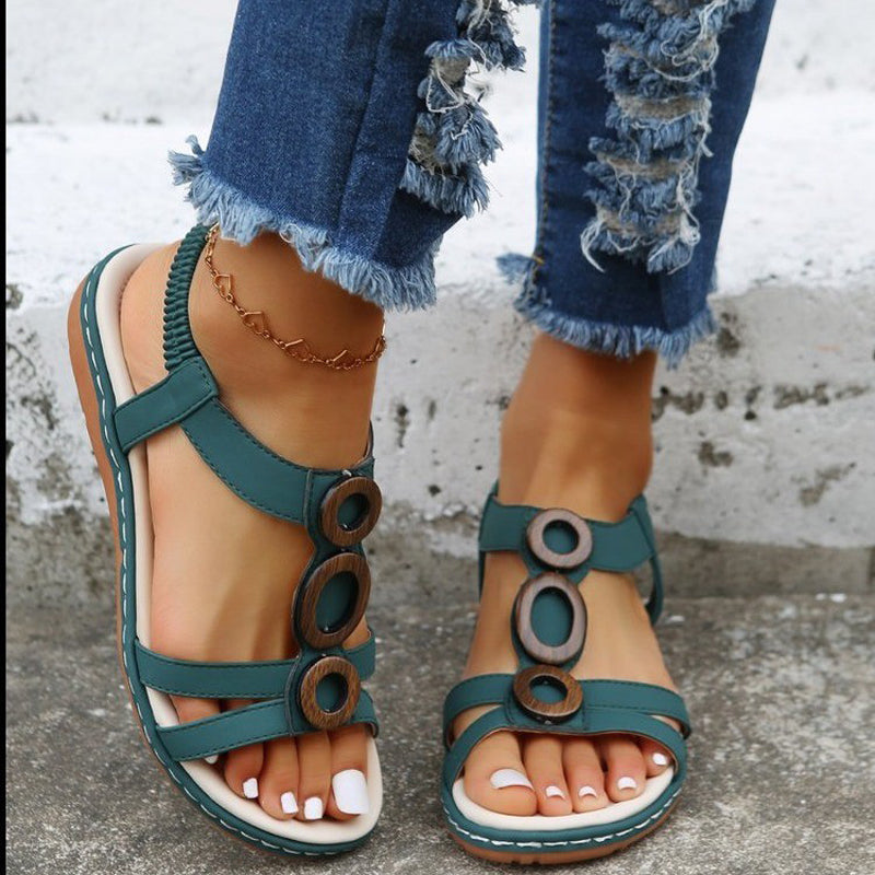 Deze sandalen combineren een trendy boho-look met de voordelen van orthopedische ondersteuning, perfect voor lange zomerdagen.