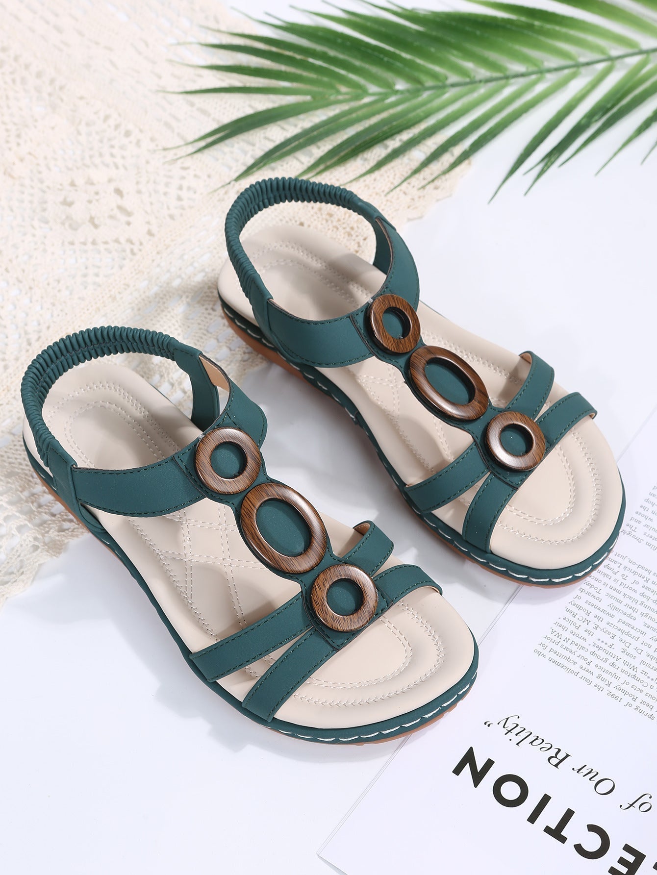 Deze sandalen combineren een trendy boho-look met de voordelen van orthopedische ondersteuning, perfect voor lange zomerdagen.