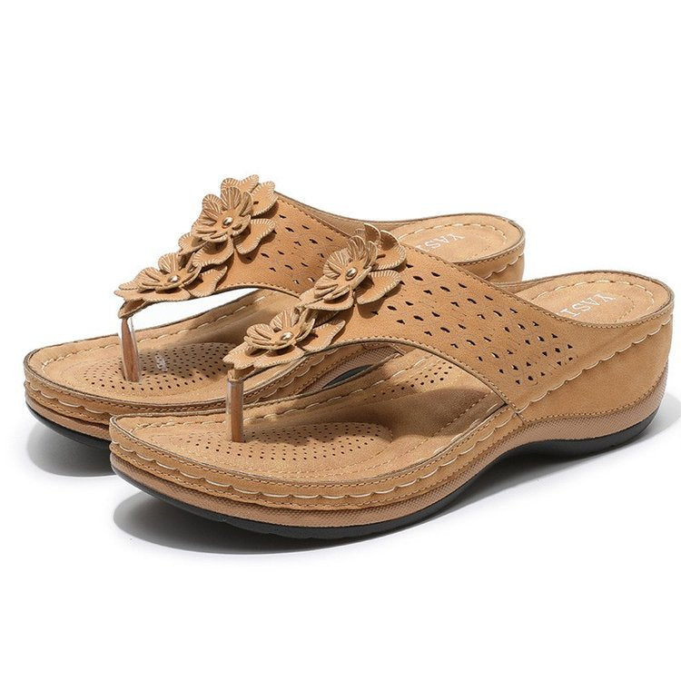 Deze sandalen bieden een ideale combinatie van luchtigheid en elegantie, ontworpen om je voeten koel en trendy te houden.