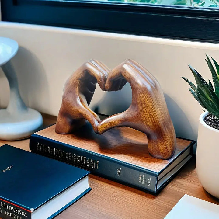 WoodLove - Hart Standbeeld - Liefde Hars Handen Hart Beeld