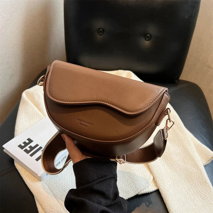 Schoudertas met brede riem – modern en compact