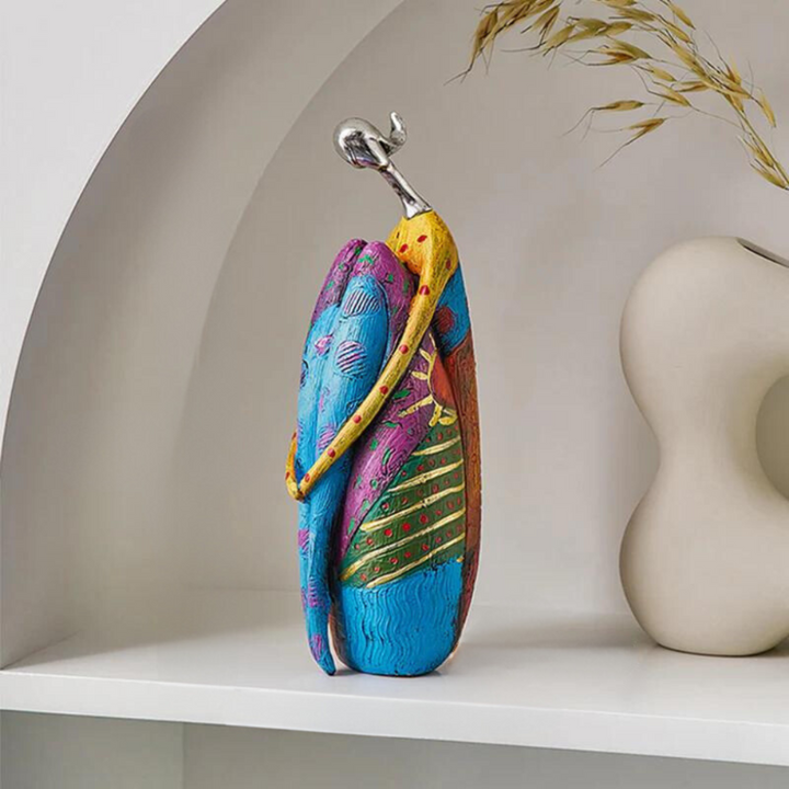 Moderne artistieke abstracte vrouwelijke harssculptuur