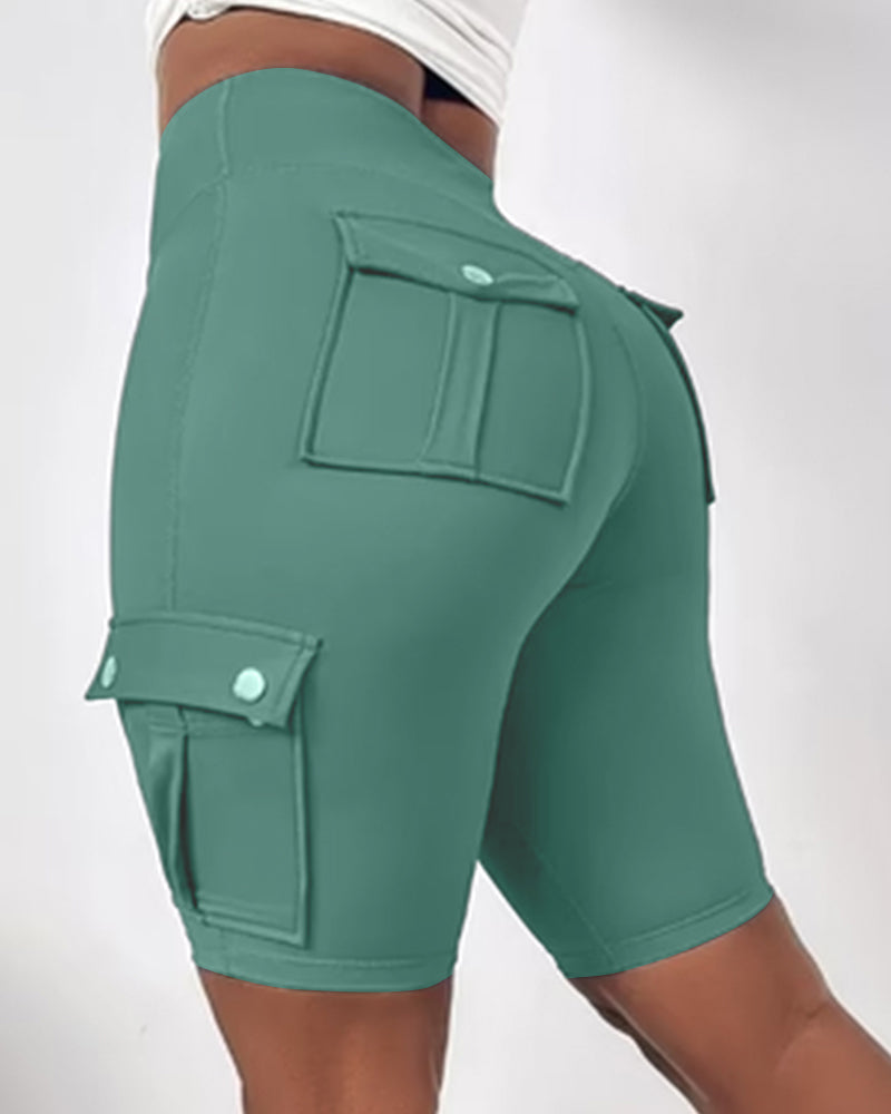 Deze shorts zijn ontworpen voor dames die op zoek zijn naar zowel functionaliteit als flair in hun zomergarderobe.