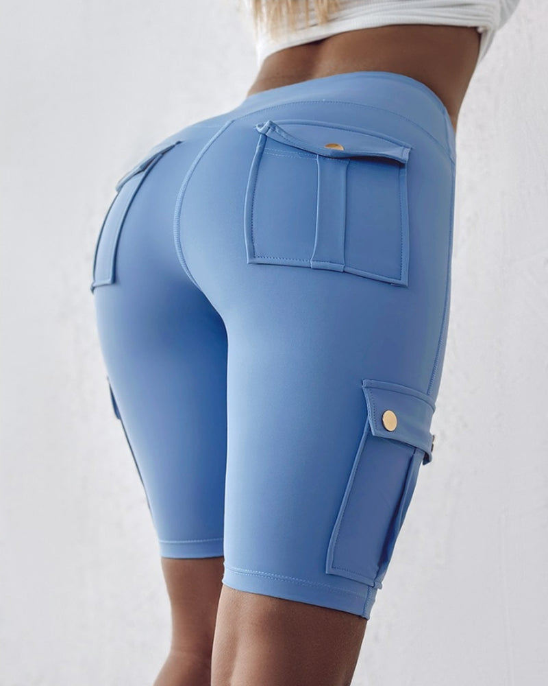 Deze shorts zijn ontworpen voor dames die op zoek zijn naar zowel functionaliteit als flair in hun zomergarderobe.