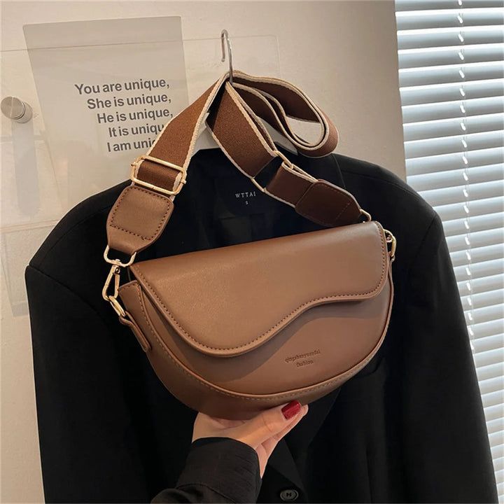 Schoudertas met brede riem – modern en compact