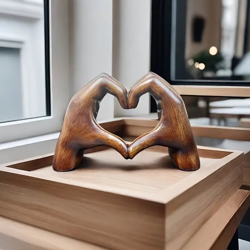 WoodLove - Hart Standbeeld - Liefde Hars Handen Hart Beeld