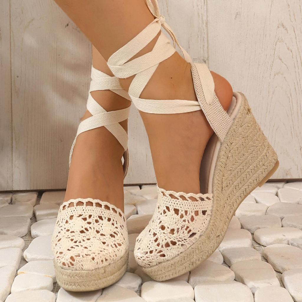 Deze elegante en trendy sandalen zijn perfect voor elke zomerse gelegenheid, van een dagje uit in de stad tot een chique avondfeest.