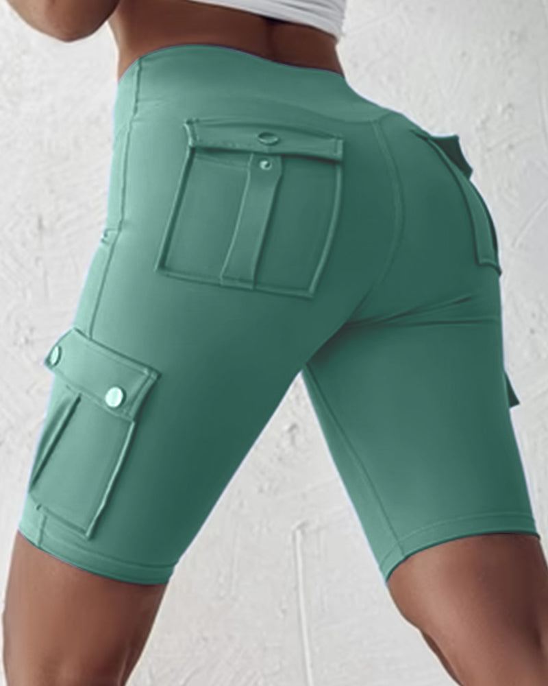 Deze shorts zijn ontworpen voor dames die op zoek zijn naar zowel functionaliteit als flair in hun zomergarderobe.