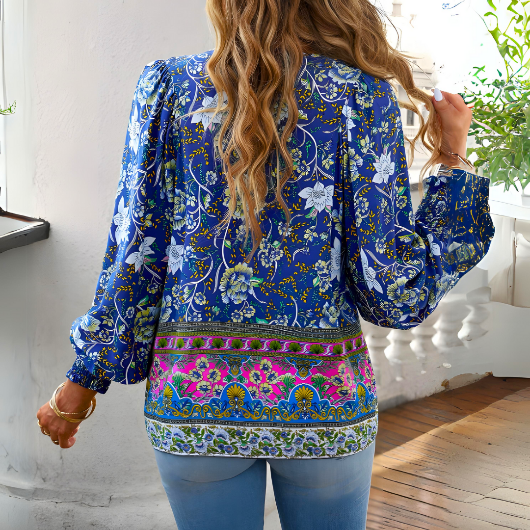 Deze blouse combineert de frisheid van de zomer met een vleugje elegantie, waardoor het een must-have item is voor je warme seizoensgarderobe.