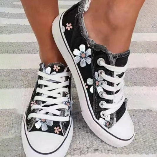 Met hun duurzame constructie en modieuze ontwerp zijn deze sneakers een must-have voor elke vrouw die haar zomerlook wil opfrissen.