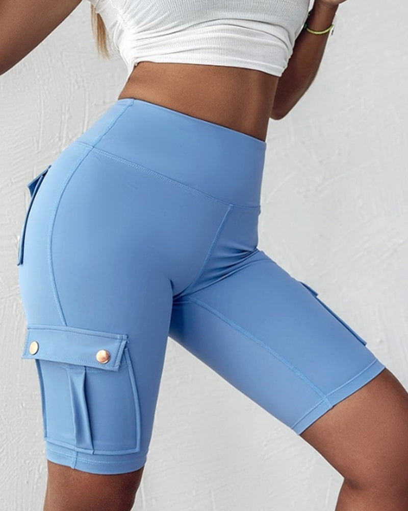 Deze shorts zijn ontworpen voor dames die op zoek zijn naar zowel functionaliteit als flair in hun zomergarderobe.