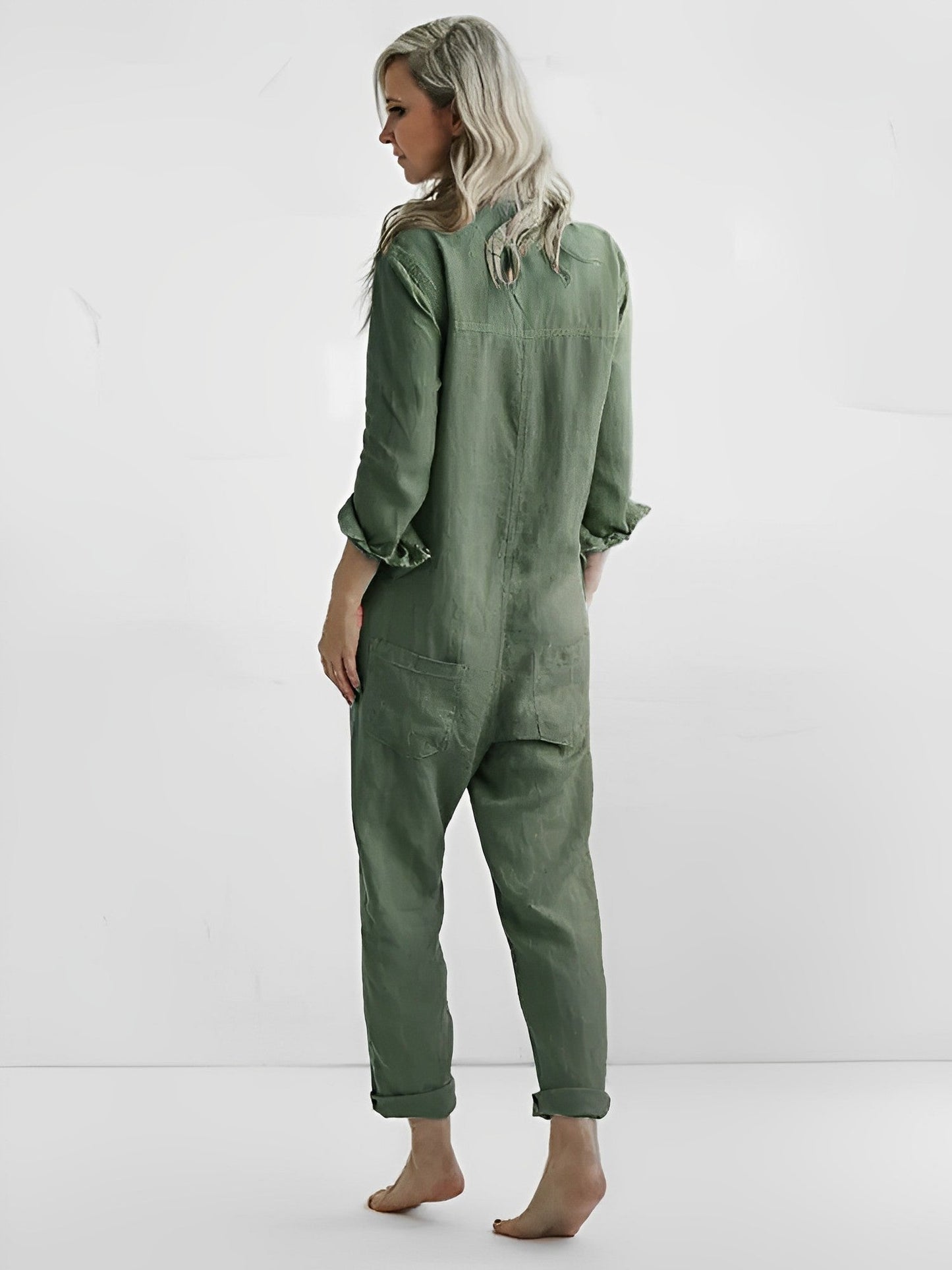 Deze jumpsuit is een must-have voor je zomergarderobe, met zijn trendy ontwerp en elegante uitstraling.