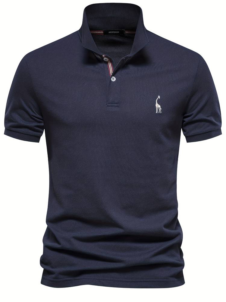 Dit stijlvolle en comfortabele polo shirt is perfect voor warme dagen en biedt een veelzijdige look die zowel casual als semi-formeel gedragen kan worden.