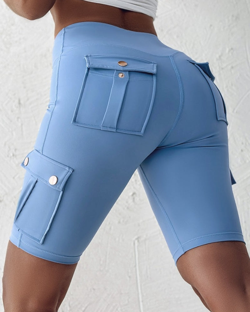 Deze shorts zijn ontworpen voor dames die op zoek zijn naar zowel functionaliteit als flair in hun zomergarderobe.