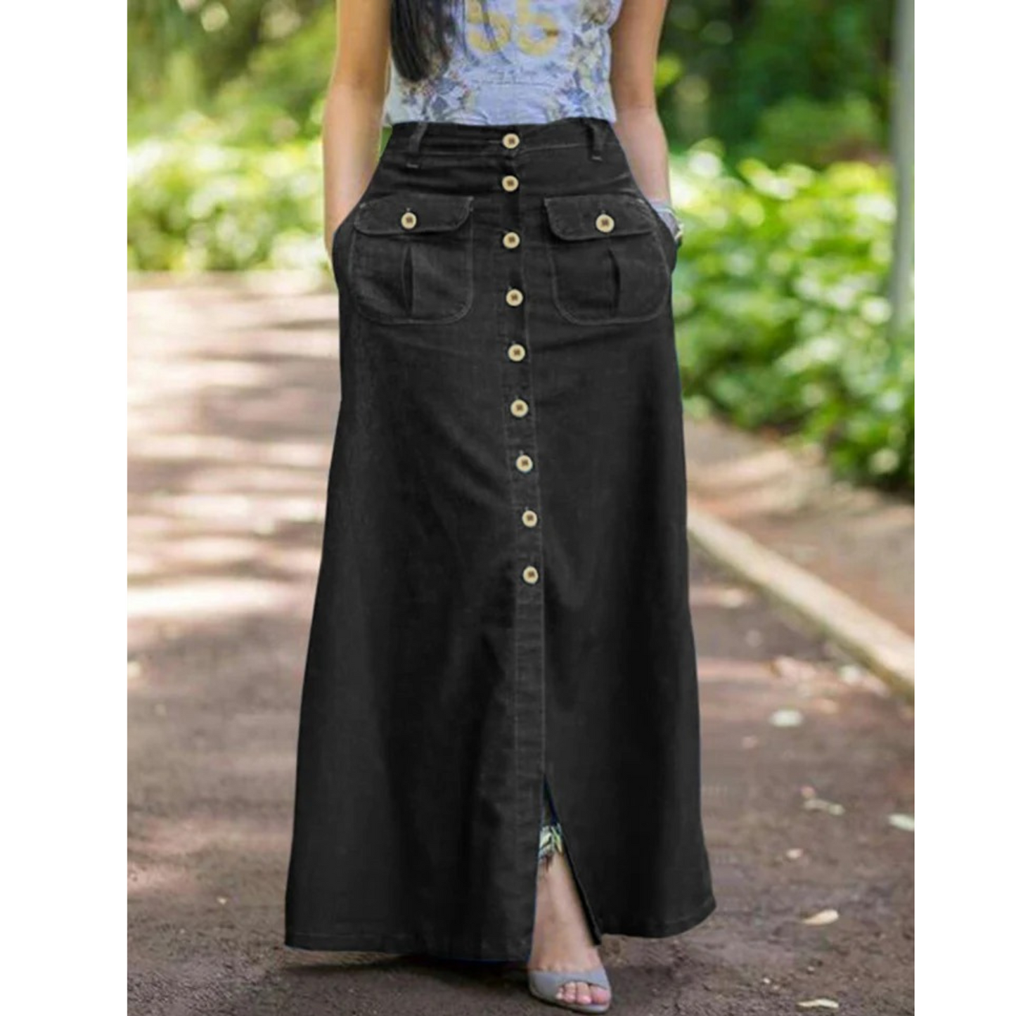  Deze elegante rok combineert het casual karakter van denim met een verfijnde maxi-lengte, perfect voor elke zomerse gelegenheid. 