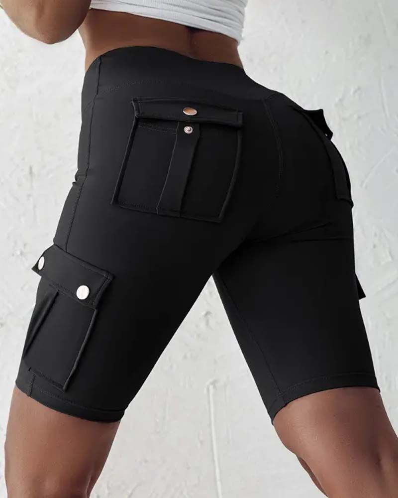 Deze shorts zijn ontworpen voor dames die op zoek zijn naar zowel functionaliteit als flair in hun zomergarderobe.