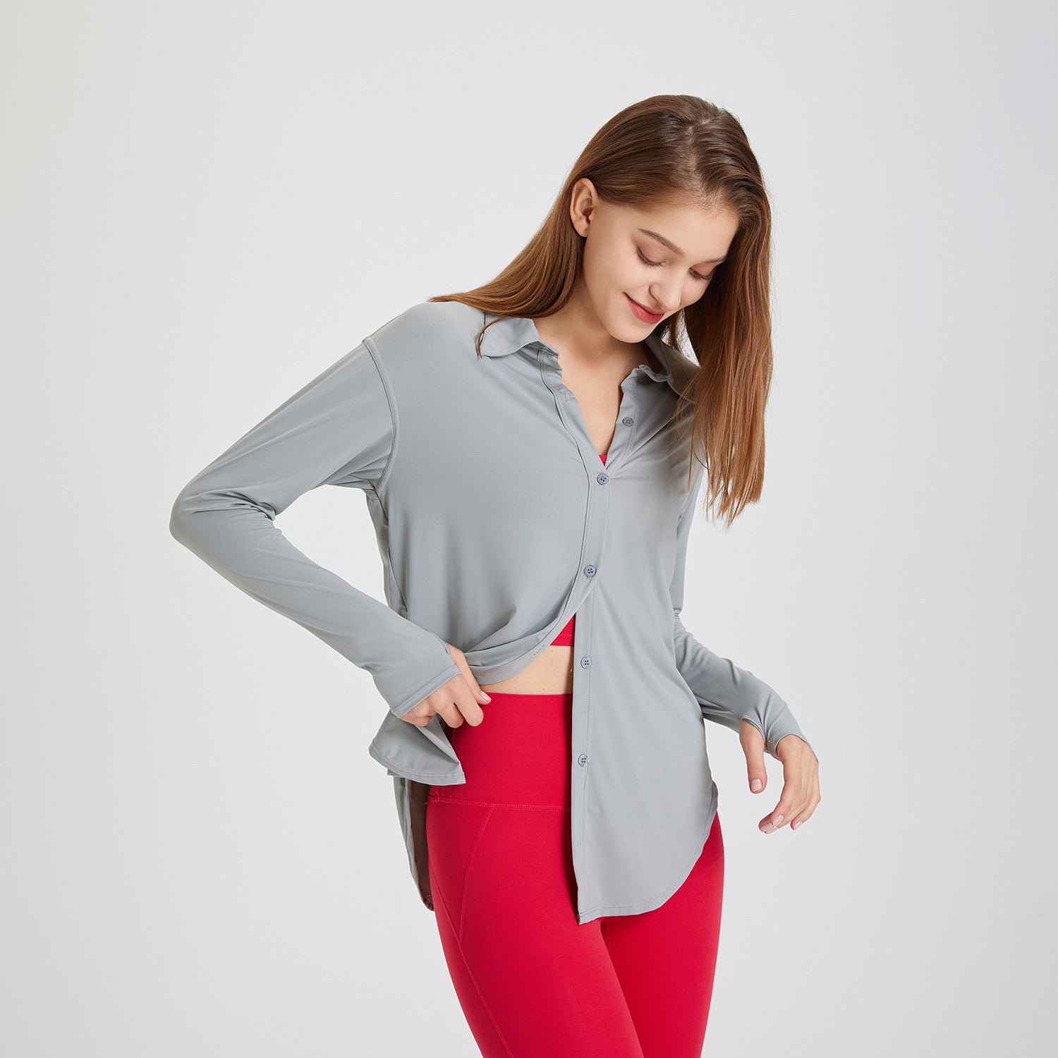 Deze blouse combineert tijdloze stijl met ultiem comfort, waardoor het perfect is voor warme dagen en veelzijdig genoeg voor diverse gelegenheden.