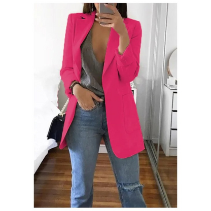 Deze blazer voegt een vleugje kleur toe aan je outfit terwijl het je beschermt tegen frissere avonden en binnenruimtes.