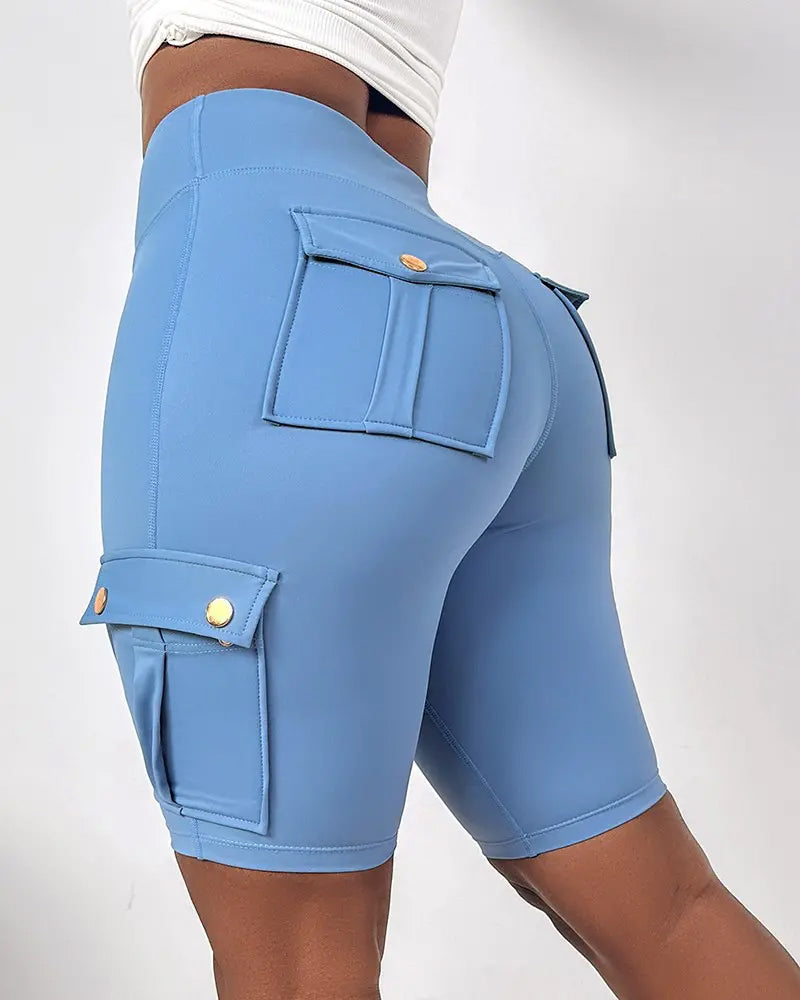 Deze shorts zijn ontworpen voor dames die op zoek zijn naar zowel functionaliteit als flair in hun zomergarderobe.