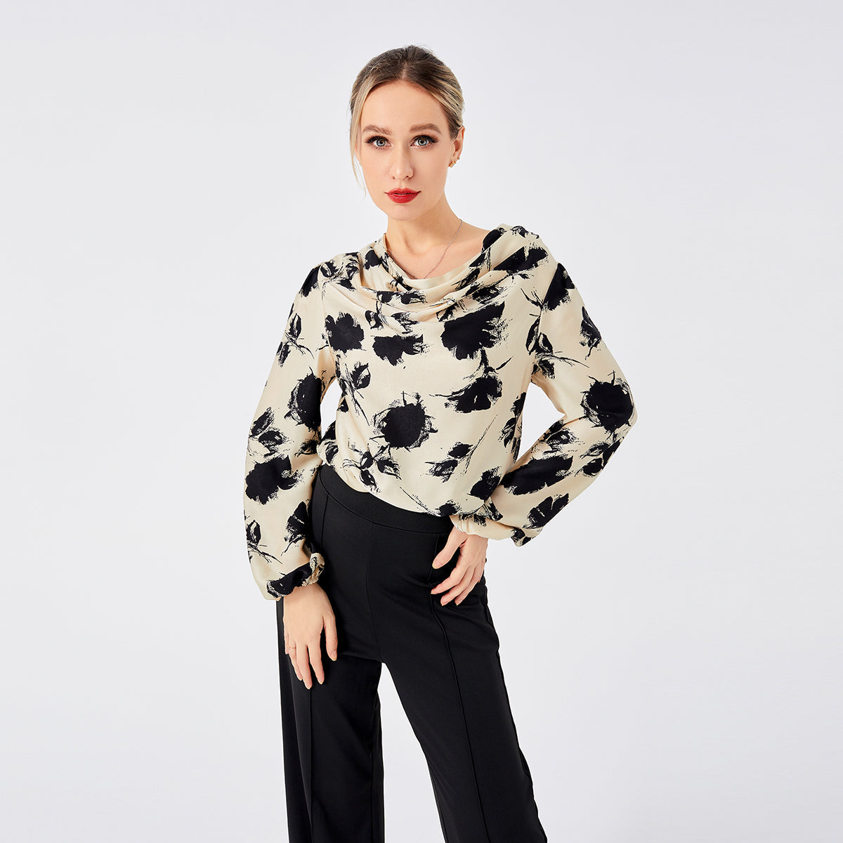  Ideaal voor warmere dagen, deze blouse tilt je stijl naar een hoger niveau terwijl je geniet van ongeëvenaard draagcomfort. 